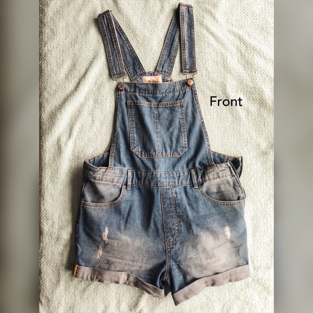 Forever 21 Women’s Overalls Size Medium